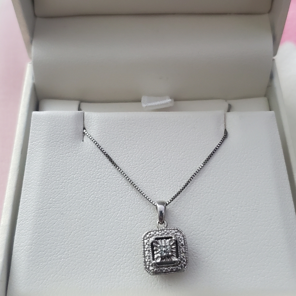 Dazzling Silver Square Pendant Necklace